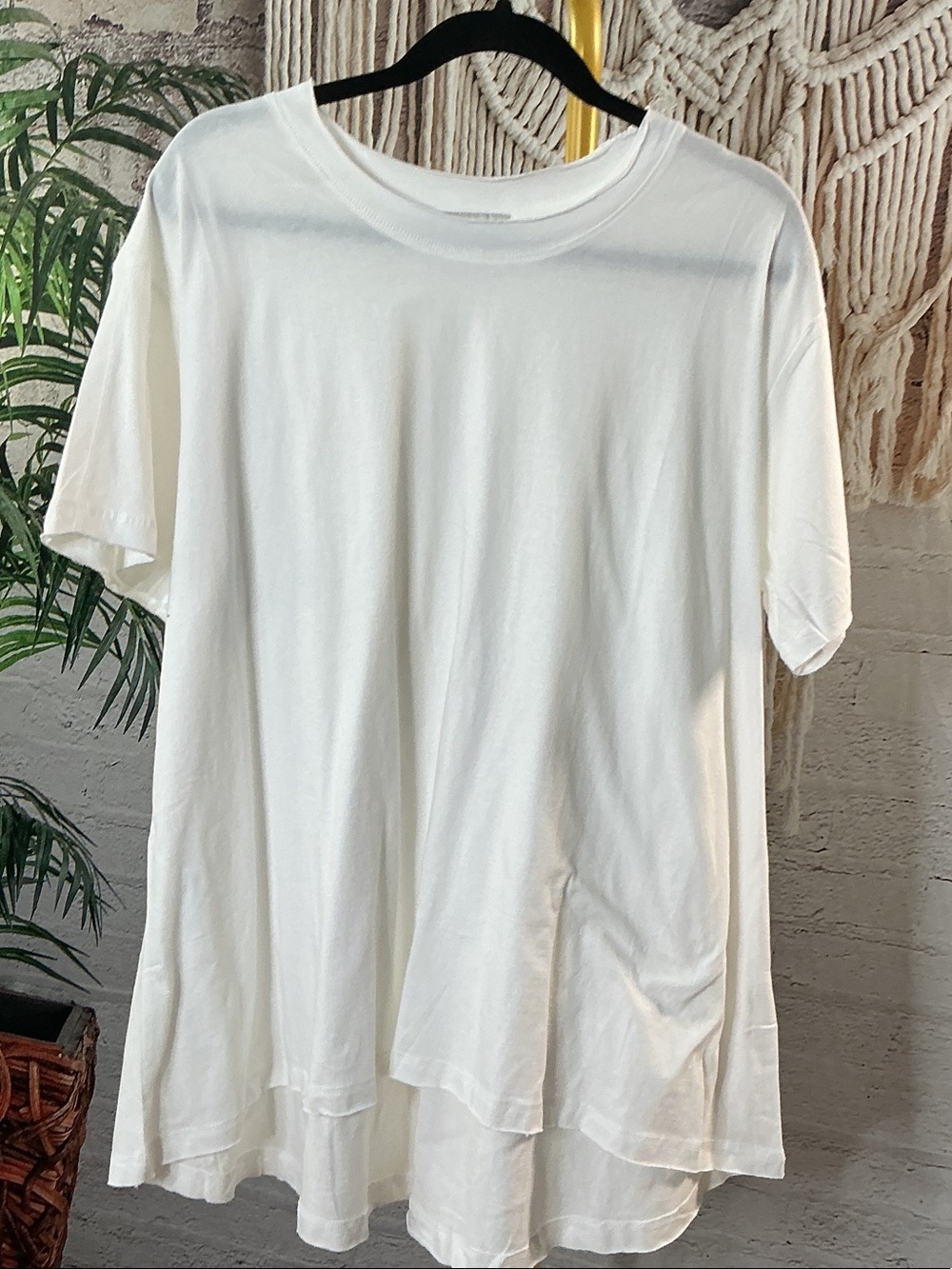 Zenana Outfitters White Oversized High-Low Tunic Tee 80%cotton40% poly - Picture 3 of 3